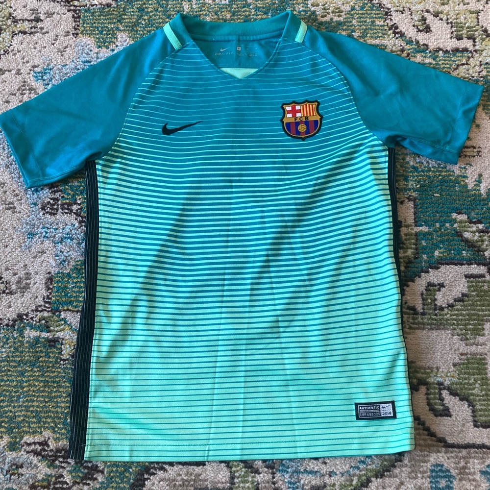 Barcelona FC Suarez Kids medium jersey kit